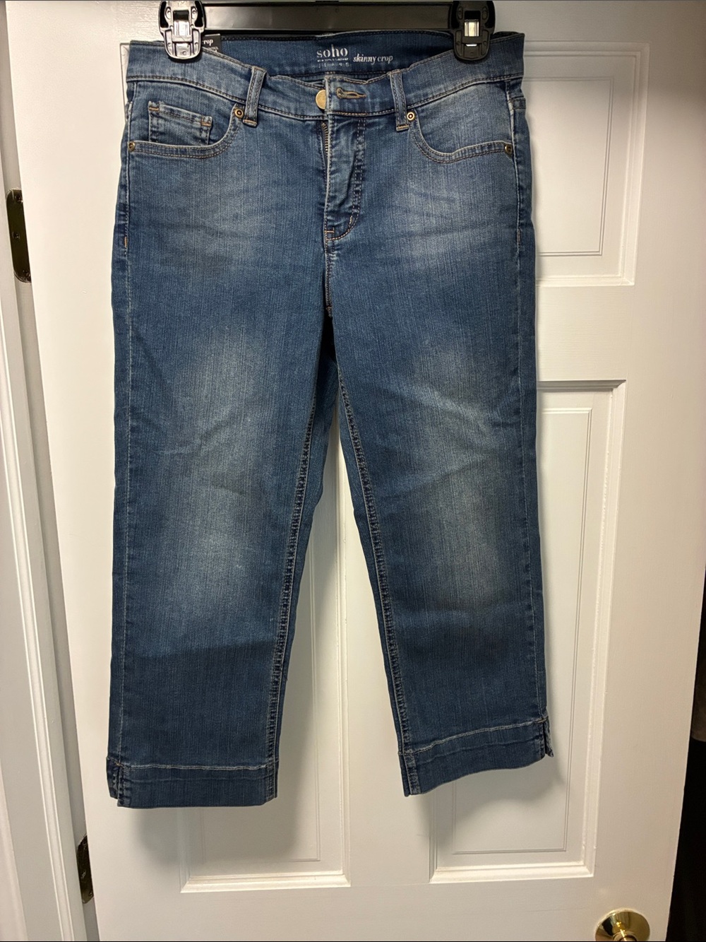 Soho Women’s Cropped Ankle Jeans in Medium Blue Wash